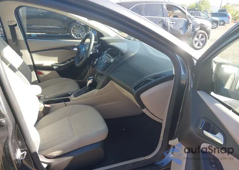 2016 Ford Focus Se z USA, uszkodzony, nr VIN 1FADP3F20GL390765